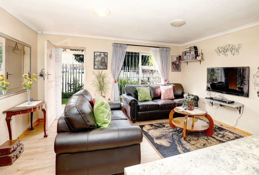 To Let 3 Bedroom Property for Rent in Loevenstein Western Cape